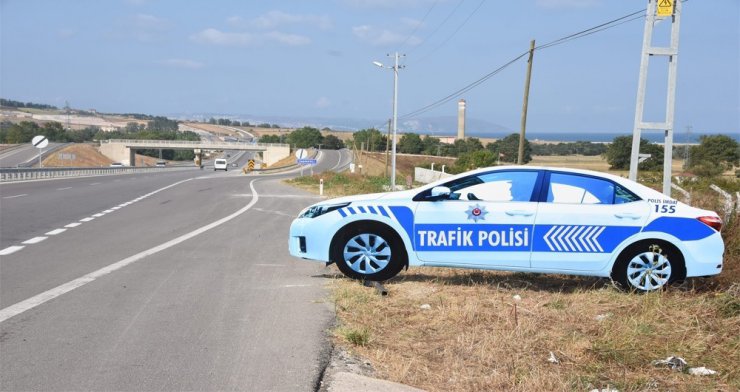 Sinop’ta yol kenarına maket trafik polis aracı konuldu