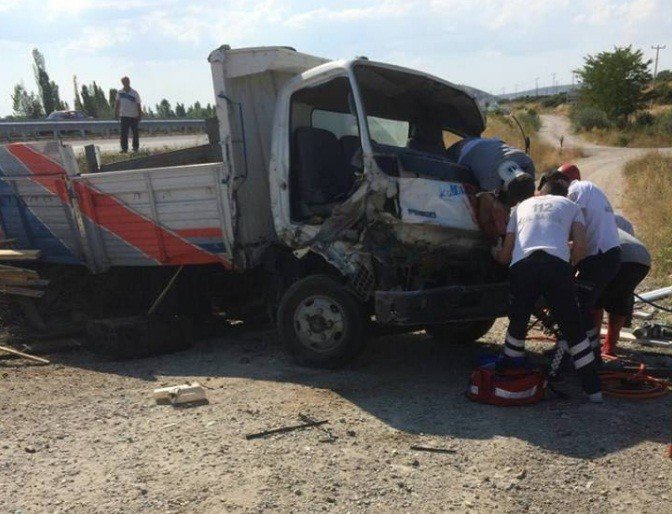 Tavşanlı’da trafik kazası: 3 yaralı