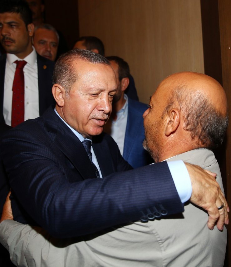 Cumhurbaşkanı Erdoğan, şehit babası ile kucaklaştı