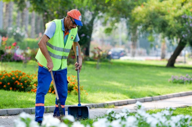 Devlet memuruna mukavemet etti, cezasını devlete hizmet ederek çekiyor