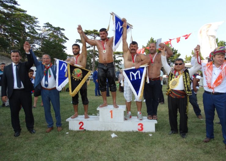 Domaniç güreşlerinin başpehlivanı Faruk Akkoyun oldu