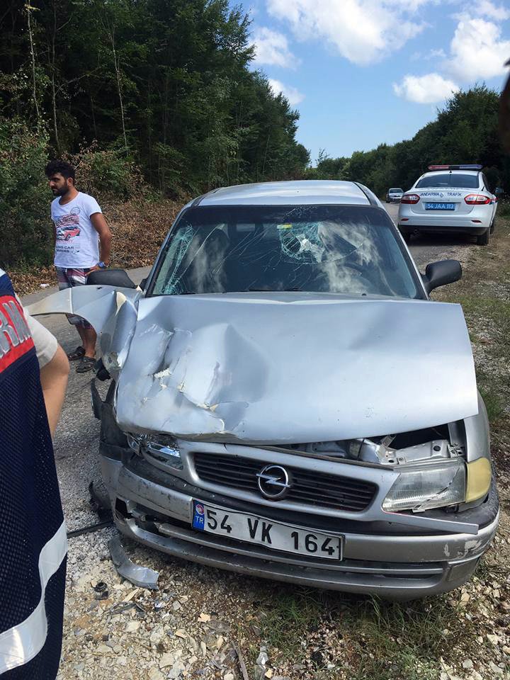 Otomobiller kafa kafaya çarpıştı: 6 yaralı