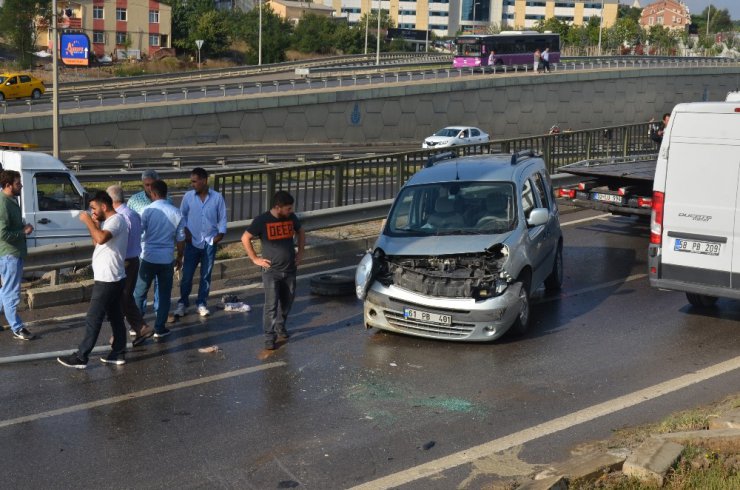 ‘Kazaya bakma’ merakı zincirleme kazaya yol açtı: 3 yaralı