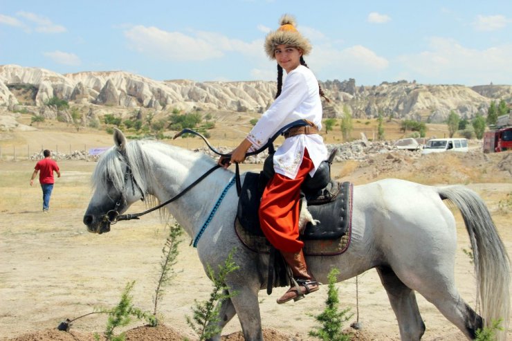 Kapadokya’da atlı okçuluk yarışması yapıldı