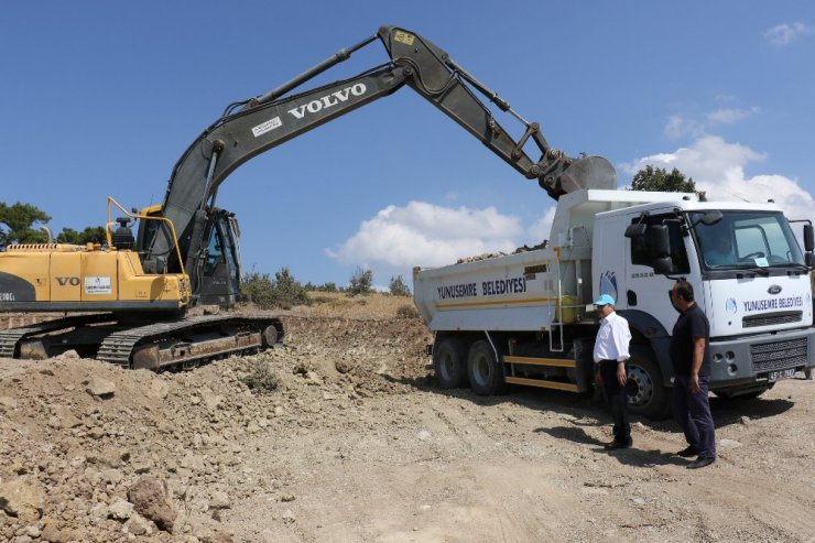 Yunusemre’de ova yolları düzenleniyor