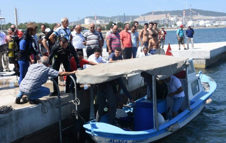 Aliağa’da şenlik havasında deniz temizliği