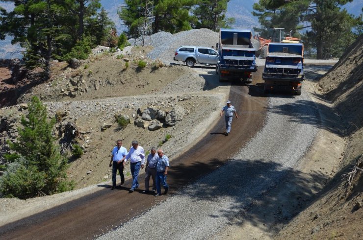 Büyükşehirin yayla yoları asfaltlama çalışmaları