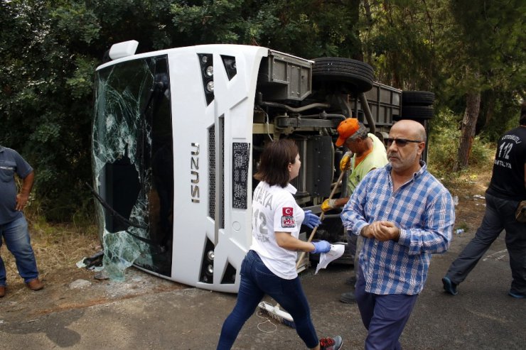 Antalya’da midibüs kazası: 6 yaralı