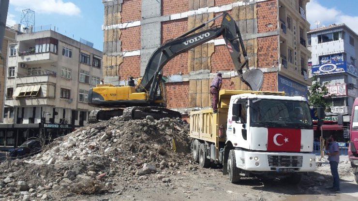 Zeytinburnu Belediyesi’nden gençlere uzay gözlem evi