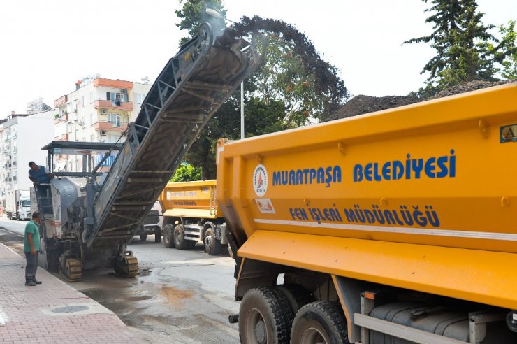 Muratpaşa Değirmenönü Caddesi’ni yeniliyor