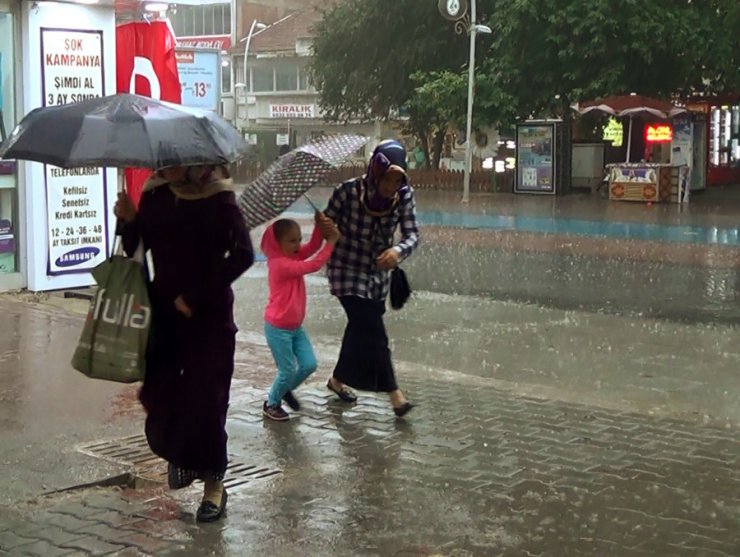 Bolu’da sağanak yağmur etkili oldu