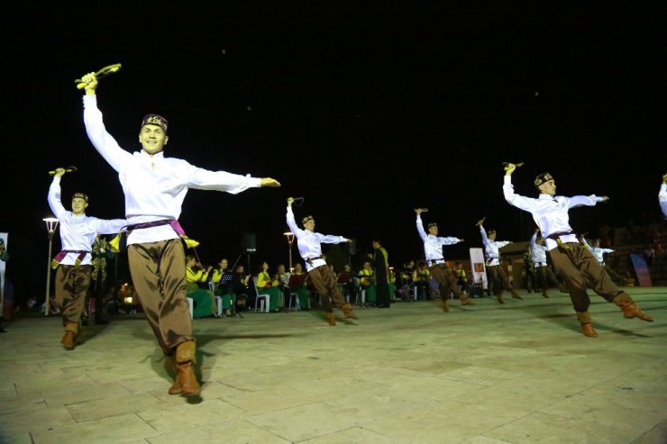 Dünyaca ünlü dansçılardan muhteşem gösteri