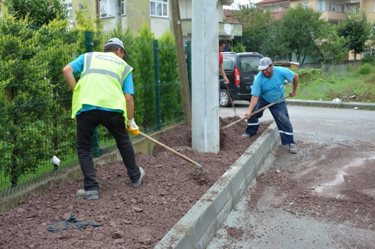 Kartepe’de bozulan kaldırımlar onarılıyor