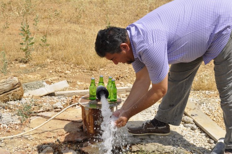 Bahçesinden termal su çıktı