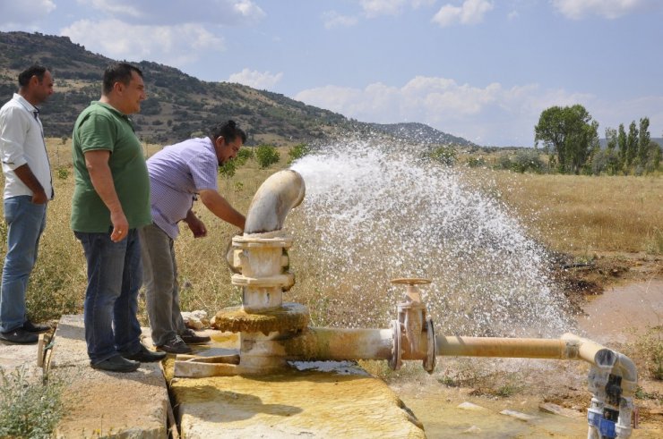 Bahçesinden termal su çıktı