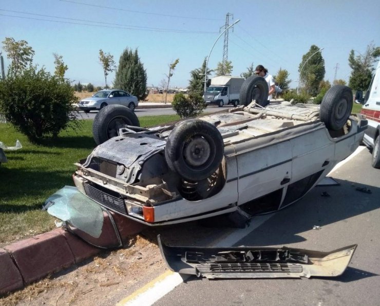 Suriyeli ailenin bulunduğu araç kaza yaptı: 4 yaralı