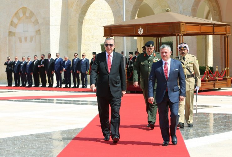 Cumhurbaşkanı Erdoğan, Ürdün’de resmi törenle karşılandı