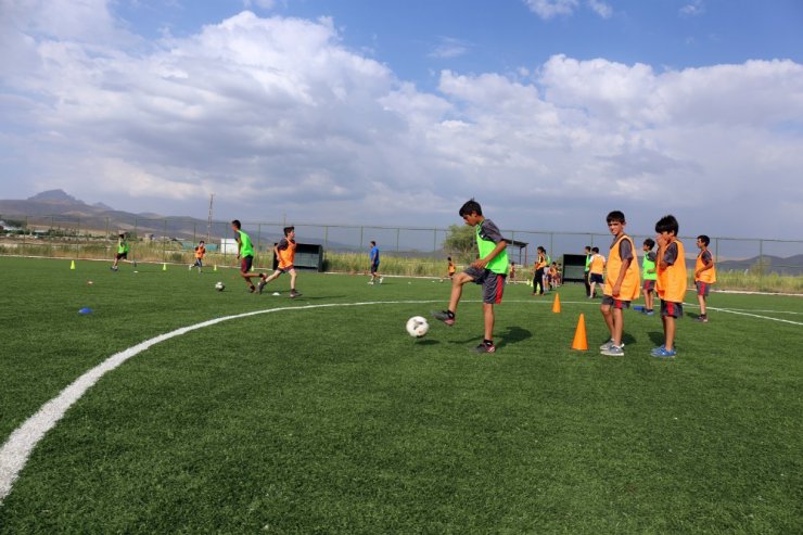 Gürpınar’da geleceğin futbolcuları yetişiyor