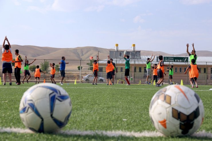 Gürpınar’da geleceğin futbolcuları yetişiyor