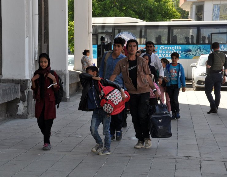 Kars’ta yurda kaçak giren 75 yabancı uyruklu yakalandı