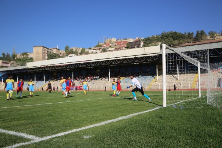 Geçen senenin namağlup şampiyonu forma bulamadı