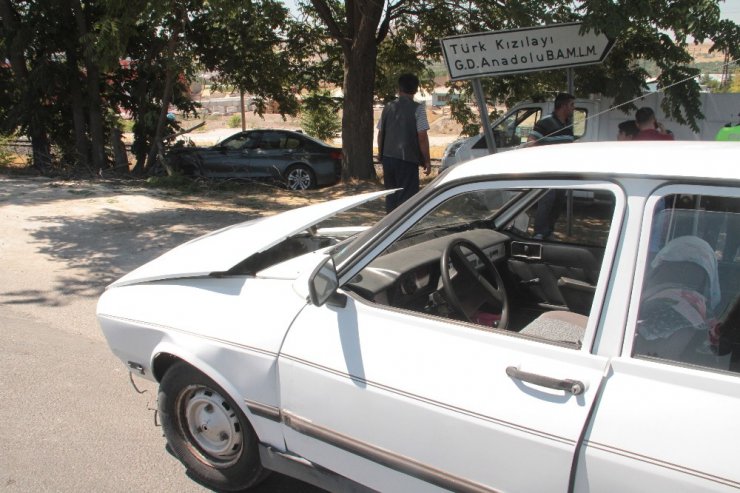 Elazığ’da iki ayrı trafik kazası: 11 yaralı