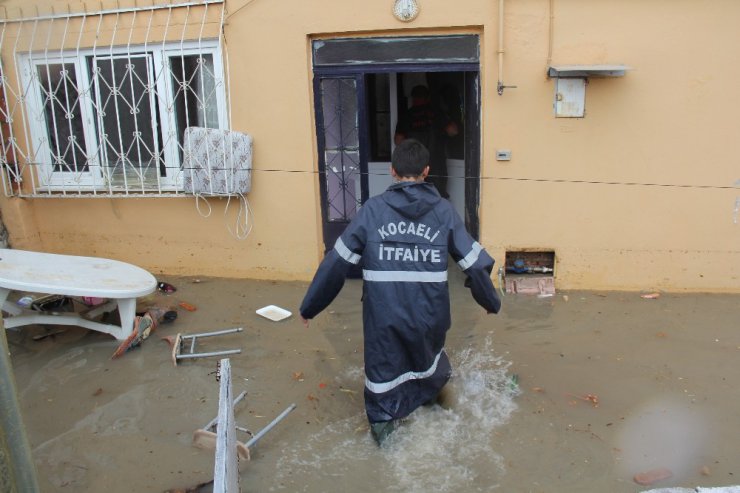 Sağanak yağış Kocaeli’ni olumsuz etkiledi