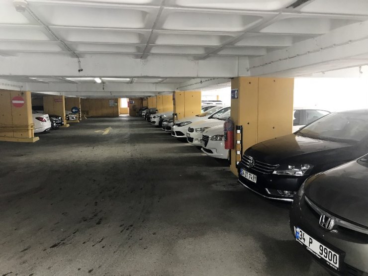 İstanbul’da dolu uyarısı kapalı otoparkları doldurdu