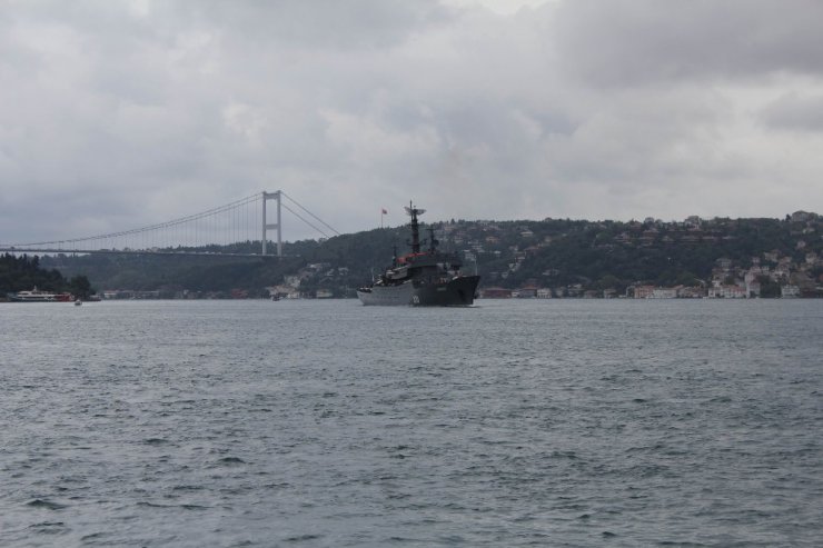 Rus savaş gemisi İstanbul Boğazı’ndan geçti