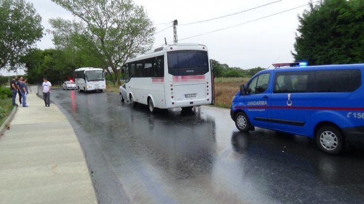 Silivri Kavaklı’da işçi servisi ile otomobil çarpıştı: 1 ölü 6 yaralı