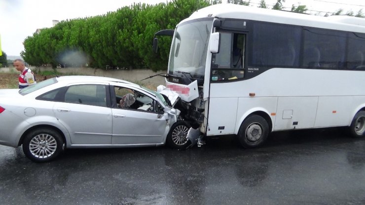 Silivri Kavaklı’da işçi servisi ile otomobil çarpıştı: 1 ölü 6 yaralı