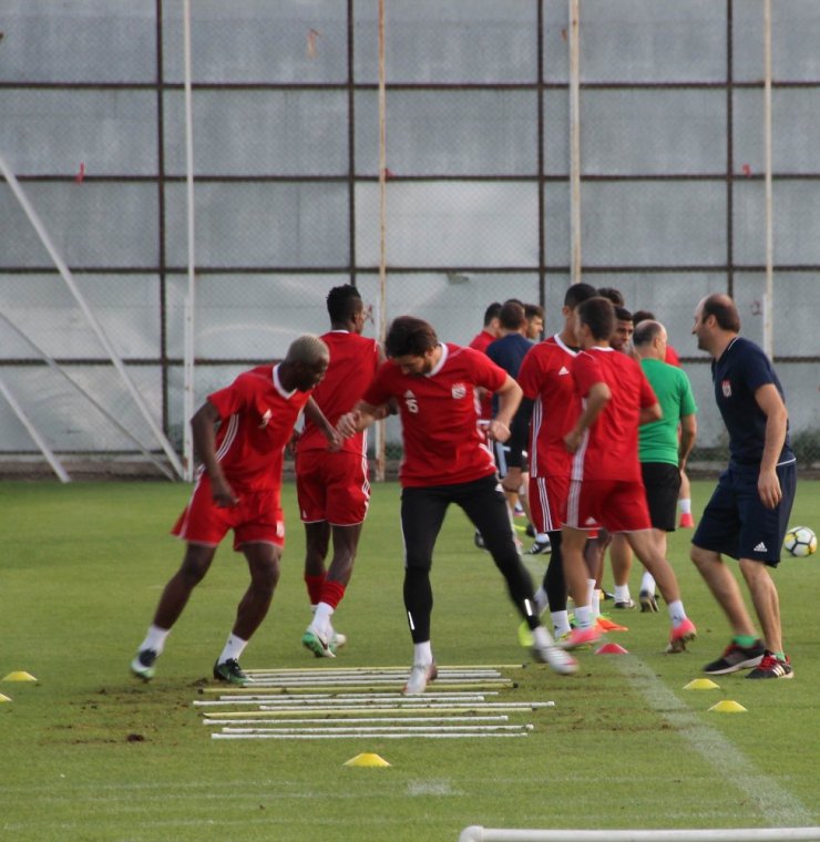 Aybaba: "Galatasaray’ın küçük zaaflarından yararlanacağız"