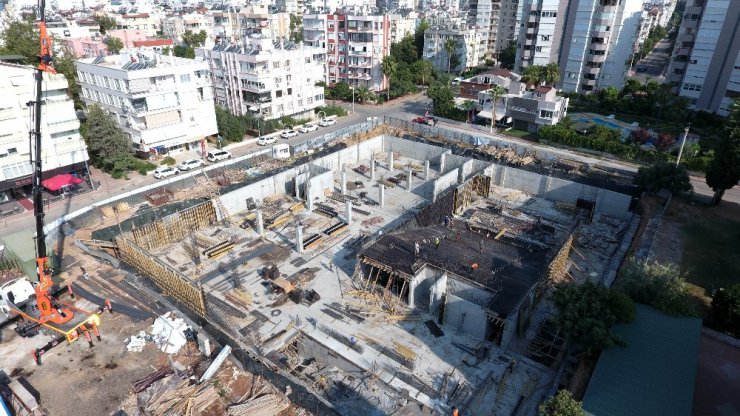 Muratpaşa’da çok amaçlı gösteri merkezinin inşaatı devam ediyor
