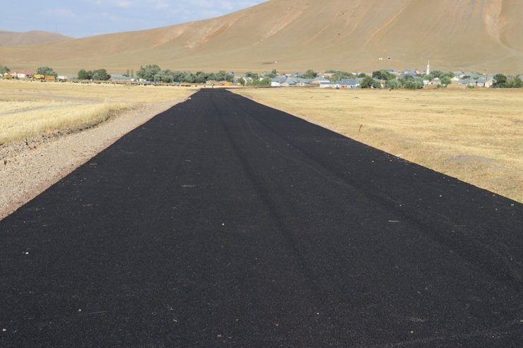 Tutak’ta asfalt çalışmaları devam ediyor