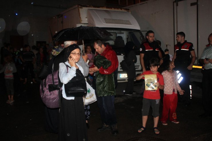 Zonguldak’ta 5 ailenin evi heyelan riskiyle boşaltıldı