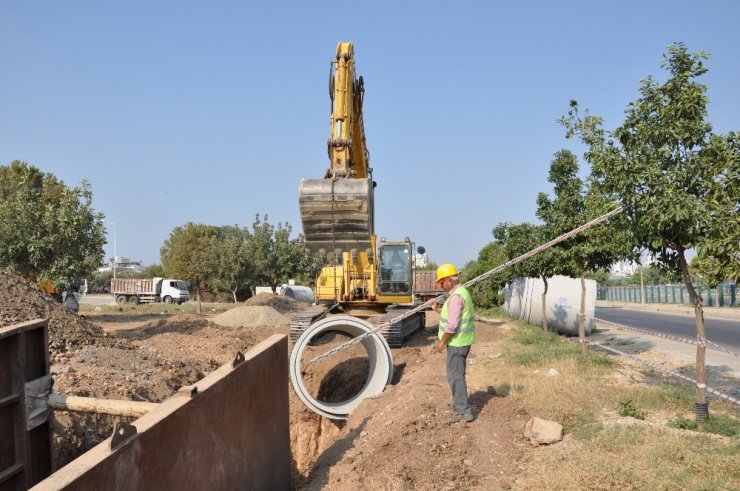 ASKİ’den Kıyıboyu Caddesi’nde kanalizasyon çalışması