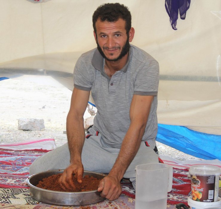 Mevsimlik işçilerin zorlu yaşam mücadelesi