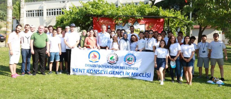 Gençlik Kampı’nda kuş barınağı yaptılar