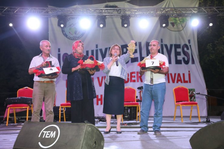 İslahiye’de bu yıl ilk defa üzüm ve biber festivali düzenlendi