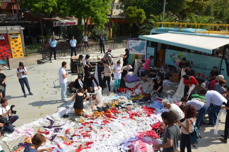 Kartal Meydanına çaputtan gölgelik yaptılar