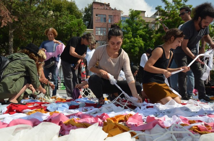 Kartal Meydanına çaputtan gölgelik yaptılar