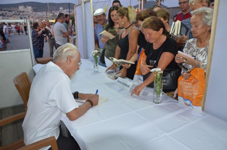 Kuşadası’nda kitap ve edebiyat rüzgarı