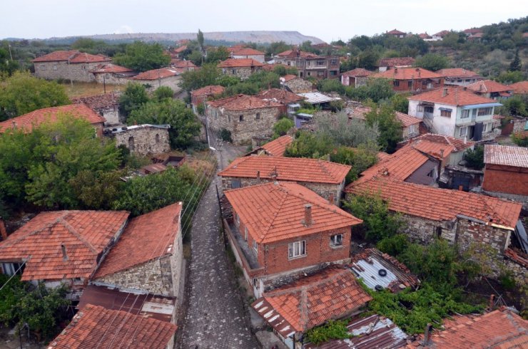 Ömürlerinin geçtiği köyü madene teslim ediyorlar