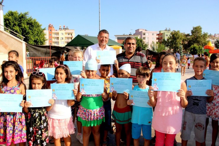 Silifke’de minik yüzücüler sertifikalarını aldı