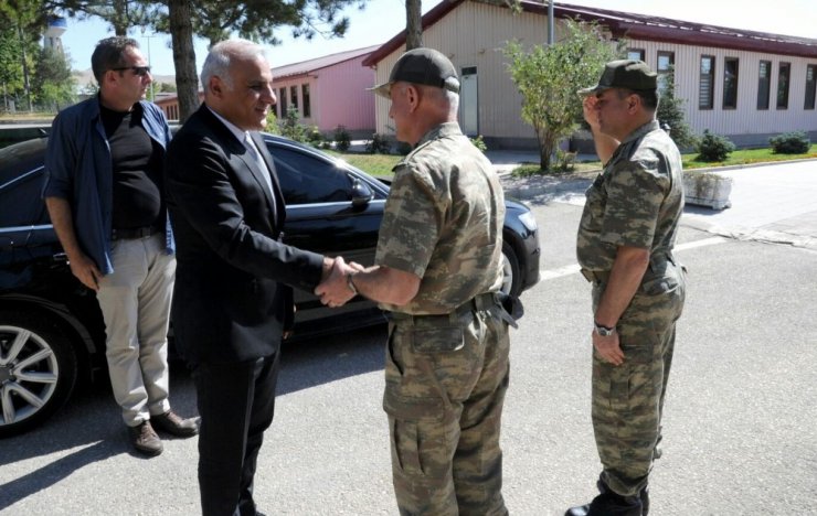 Vali Zorluoğlu, Asayiş Kolordu Komutanı Korgeneral Karataş’ı ziyaret etti