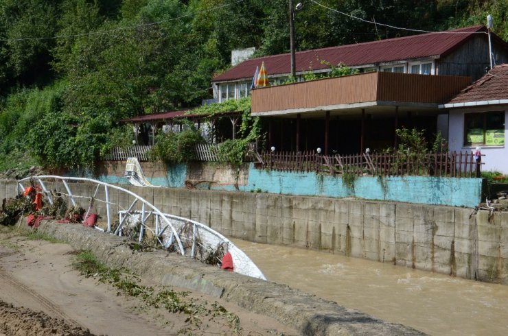 Zonguldak’ta sağanak yağmurun ardından temizlik çalışmaları başladı