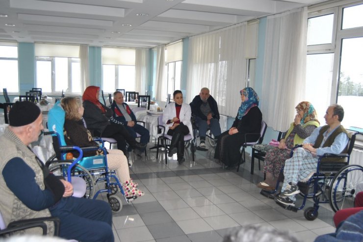 Bursa’da hasta ve yakınlarına grup terapisi