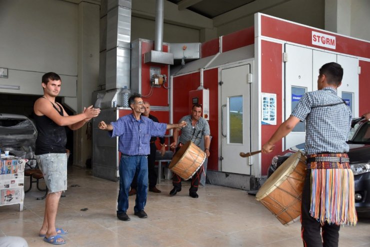 Davullu zurnalı emeklilik kutlaması