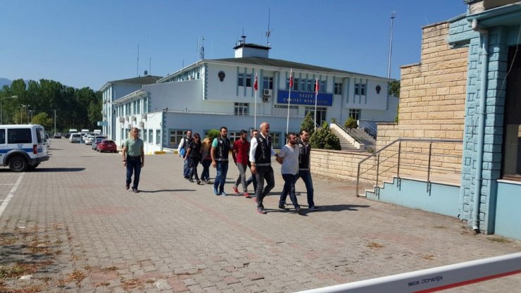 Polis bonzai satıcılarına savaş açtı