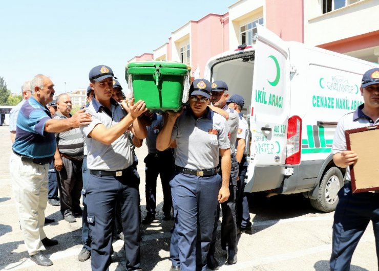 Kalp krizi geçiren itfaiye eri toprağa verildi